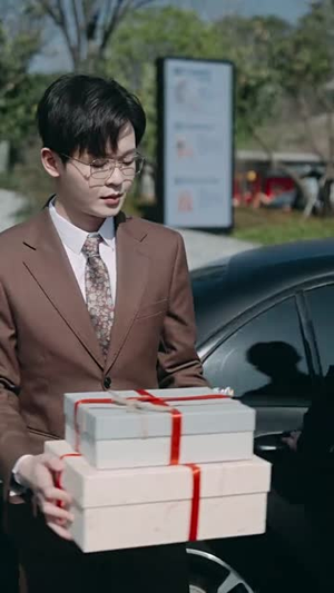 重生之万丈光芒（21集）上热门短剧