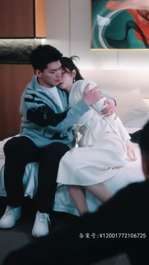 闪婚后老公天天给钱花（99集）短剧上热门