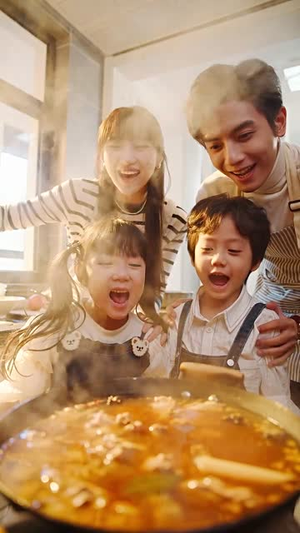 裴总每天都想父凭子贵（99集）海量短剧免费看