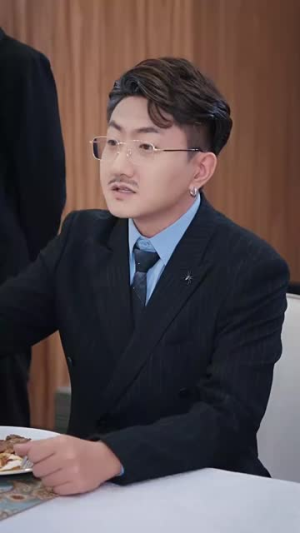 我给总裁老婆当保镖（36集）解说文案