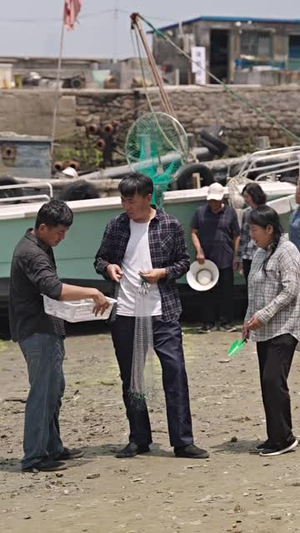 说好赶海致富你却钓了美人鱼  (62集)第32集