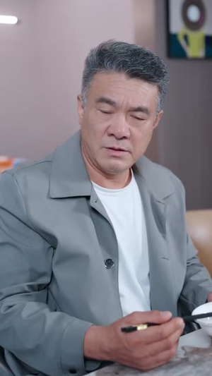 末日换亲我还是救世主 (61集) 看到了大结局