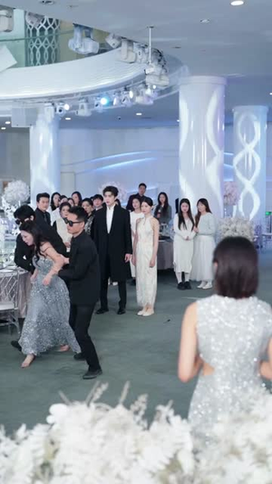 闪婚小青梅被全家团宠（87集）追短剧看全集