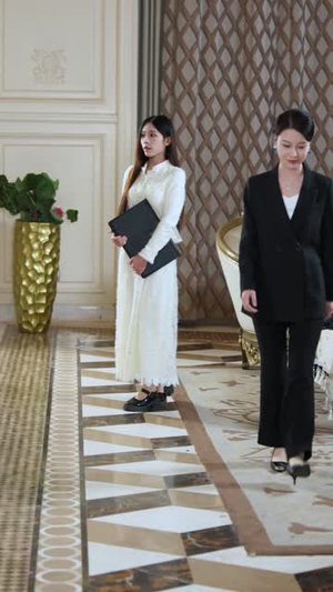 被顶替后，乡村学霸她又争又抢（37集）解说文案