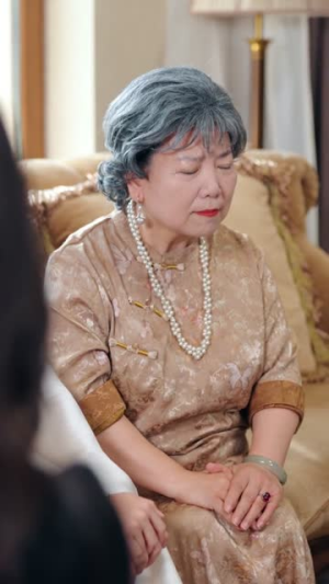 拦下影帝豪车后,我与他契约成婚(94集) 拦下影帝豪车后,我与他契约成婚(94集)短剧上热门